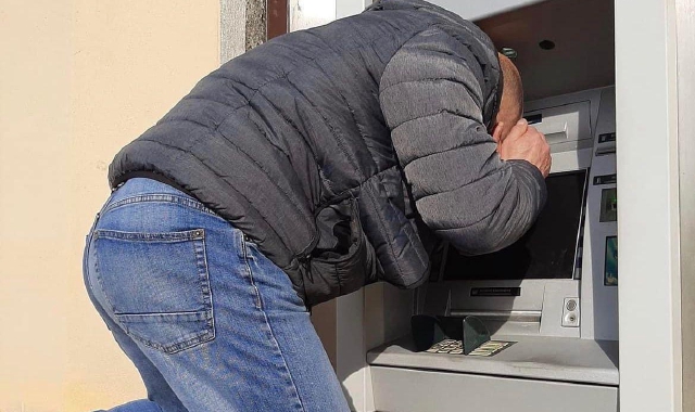 A Daverio prelevare al Postamat non è un’operazione facile