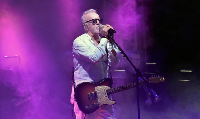 Umberto Tozzi sul palco ai Giardini Estensi (foto Angelo Puricelli)