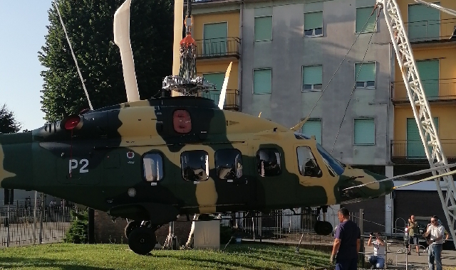 L’arrivo dell’elicottero al museo di Cascina Costa