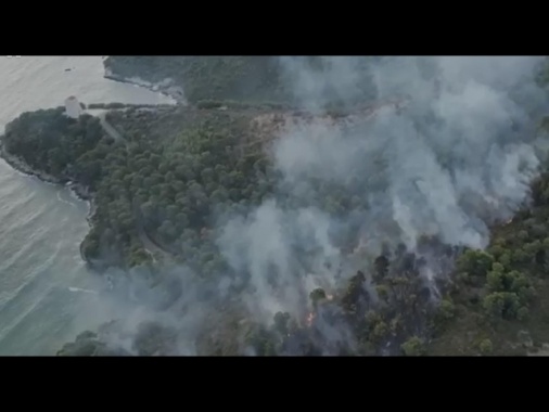 Incendio Vieste,disposta evacuazione residence