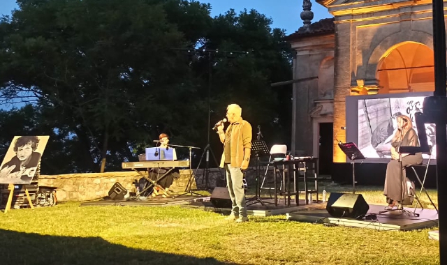 Van de Sfroos, emozioni al Sacro Monte. Pensando a Bob Dylan