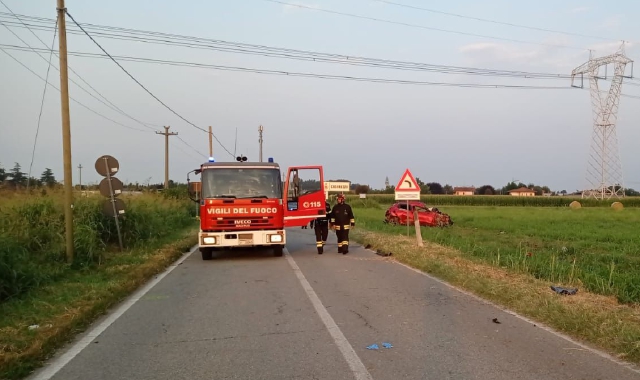 Schianto nella notte: 23enne muore a Casorezzo