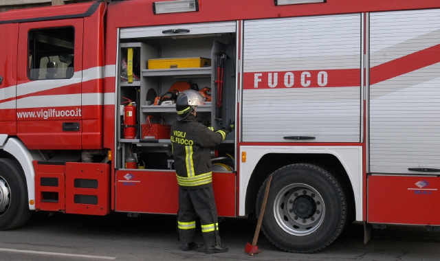 Antizanzare in cortocircuito, incendio in un condominio