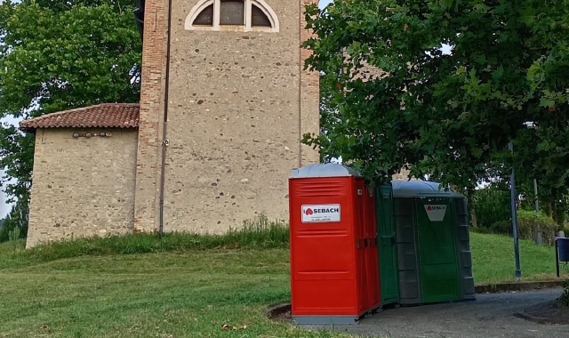 Festa di Sant'Eusebio, con bagni in primo piano. «Soluzione temporanea»