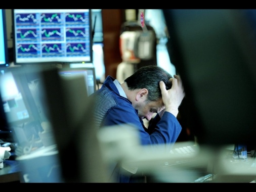 Borsa: Milano affonda, Ftse Mib -2,77%