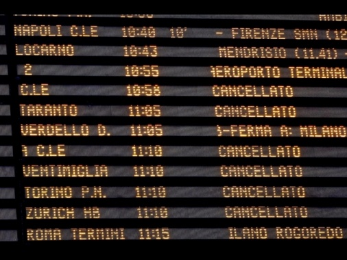 Rfi, persone sui binari anche su Bologna-Verona, treni sospesi