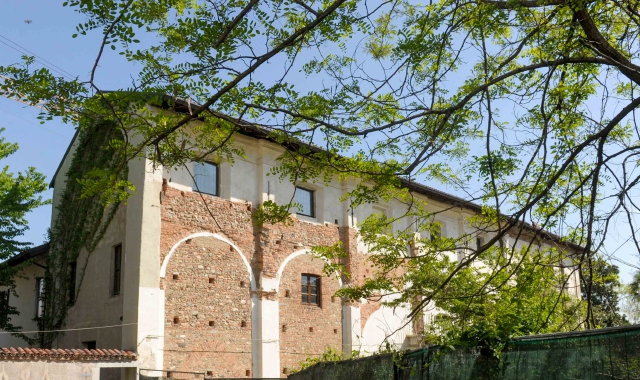 Cairate, donna morta vicino al monastero