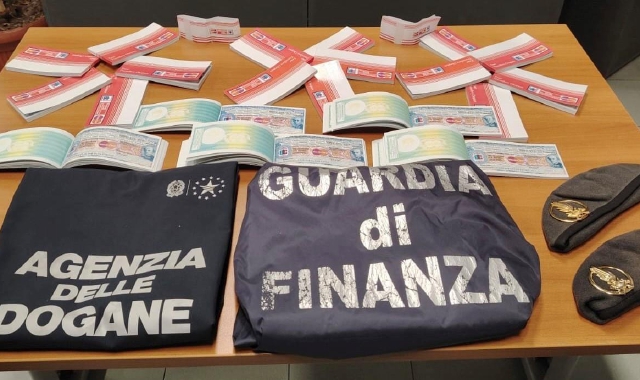 Traveller’s cheque per 10 milioni di dollari nascosti nell’auto