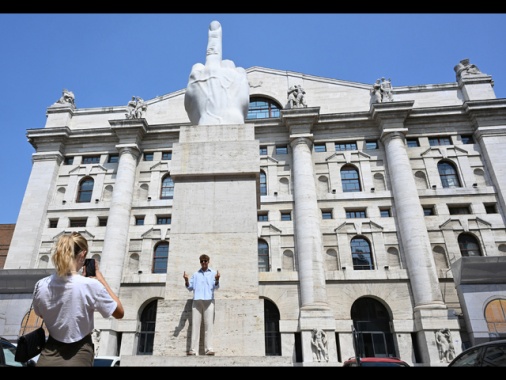 Borsa: Milano accelera (+0,4%), in luce Tim, Bper e Stellantis