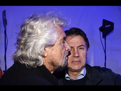 Grillo, simbolo, nome M5s e 2° mandato non negoziabili