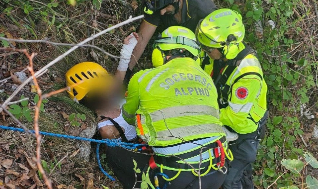 Donna precipita per 20 metri a Madonna del Sasso: condizioni serie