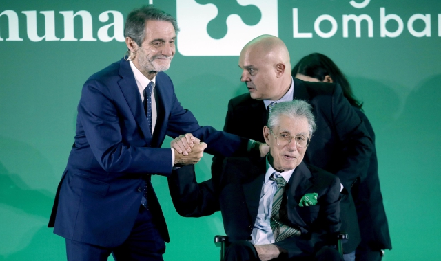 Attilio Fontana e Umberto Bossi in occasione della consegna della Rosa Camuna 2024