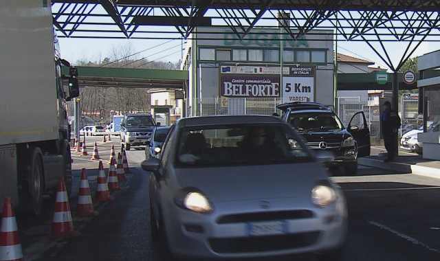Il valico del Gaggiolo è attraversato da molti ticinesi che fanno shopping in Italia