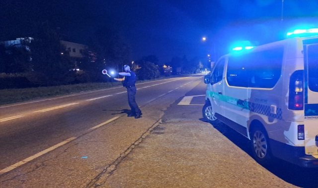 Alla guida ubriaco e senza patente: denunciato