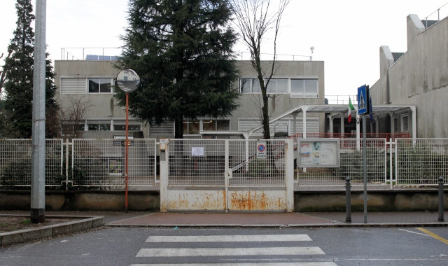 La scuola Manzoni di via Dante (foto Archivio)