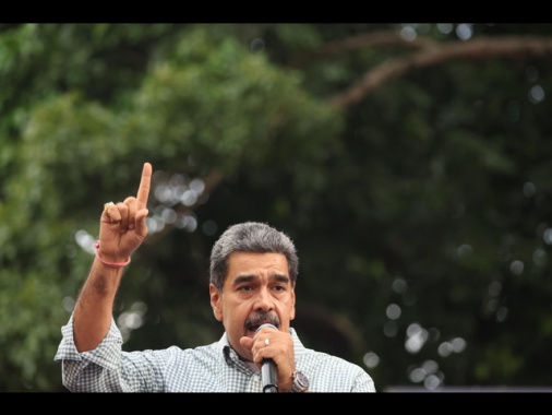 Agenti armati circondano l'ambasciata argentina a Caracas