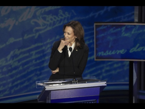 Harris: 'Trump usa la razza per dividere gli americani'