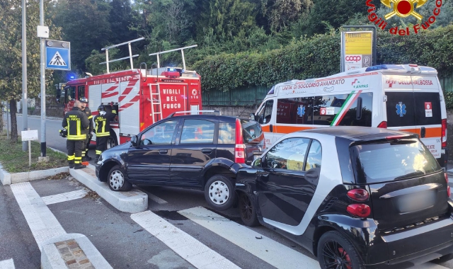 Varese, schianto in viale Europa: viabilità paralizzata