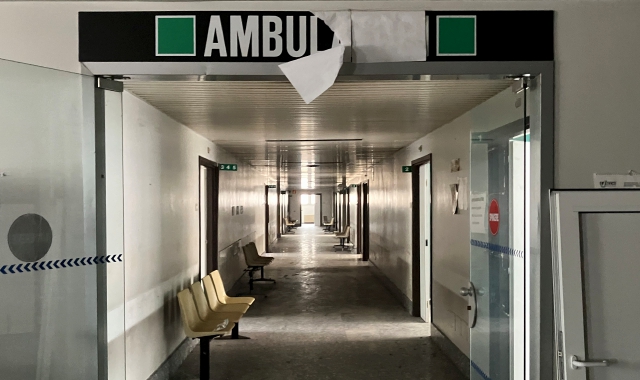 Viaggio nell’ospedale abbandonato da 14 anni