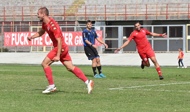 L’esultanza del Varese che ha superato 4 a 3 l’Imperia (Foto Stefano Benvegnù di Agenzia Blitz)