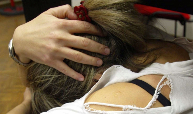 Le lesioni procurate alla donna saranno valutate dai medici (foto Archivio)