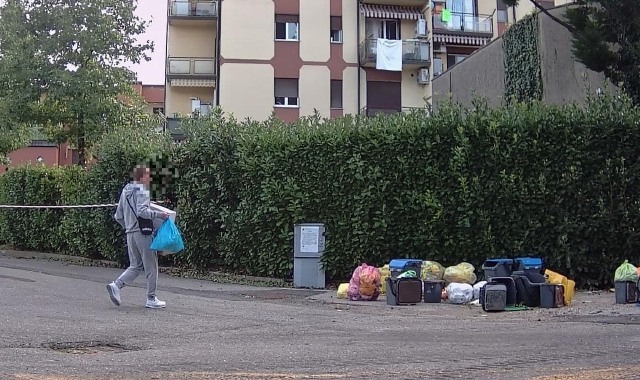 Rifiuti in piazza: trasgressori “catturati” dalle fototrappole a Solbiate Arno