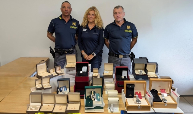 La merce sequestrata dalla Guardia di Finanza