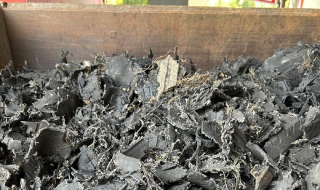Il carico di rifiuti di pneumatici
