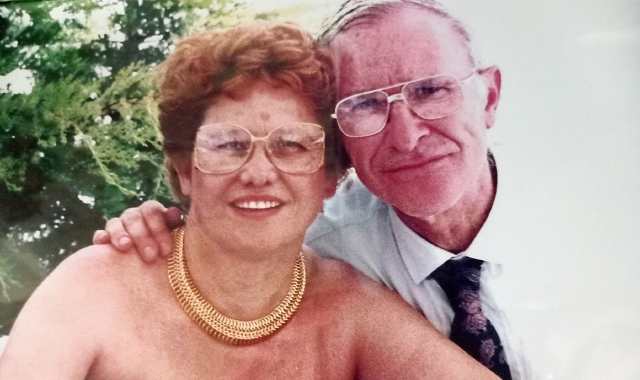 Giacomo Di Cosmo, 88 anni, insieme alla moglie Imelda, 87: il figlio Duilio è un apprezzato tecnico comunale (Foto Blitz)