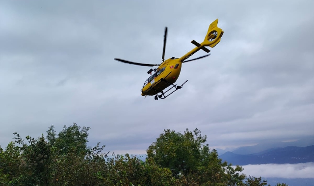 Cade mentre va a funghi, 70enne soccorso a Porto Valtravaglia