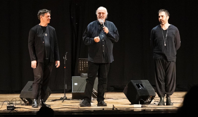 Eugenio Finardi sul palco del Teatro Sociale di Busto Arsizio con Mirko Signorile e Raffaele Casarano (foto Fabio Pelliccia)