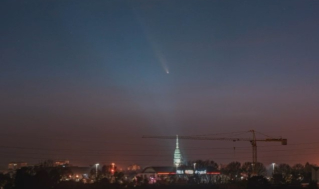 La “cometa del secolo” sopra Novara, «così l'ho immortalata»
