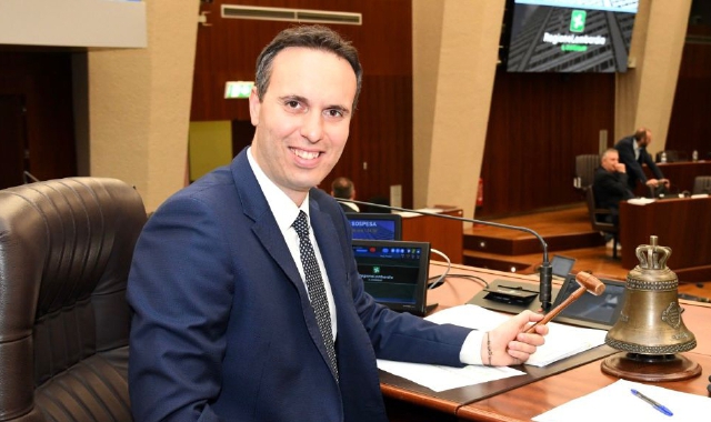 Giacomo Cosentino sullo scranno del Pirellone