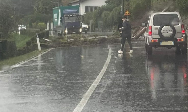 Frana sulla Statale del Lago d’Orta: strada interrotta