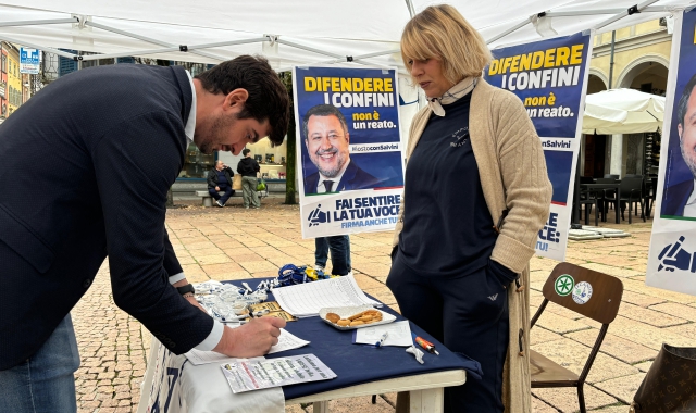 La manifestazione della Lega in centro a Varese (foto Blitz)