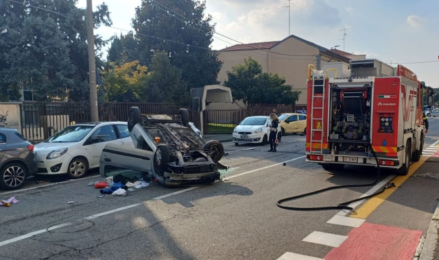 L’incidente in via Ferrini, il soccorso dei vigili del fuoco