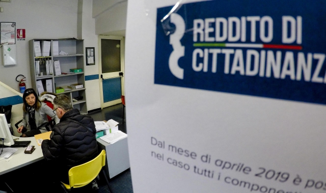 Incassa il reddito di cittadinanza ma ha un’azienda in Svizzera