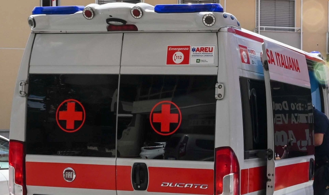Muore falciato da un’auto davanti alla scuola
