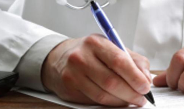 «Insegnante assente grazie a certificati falsi»