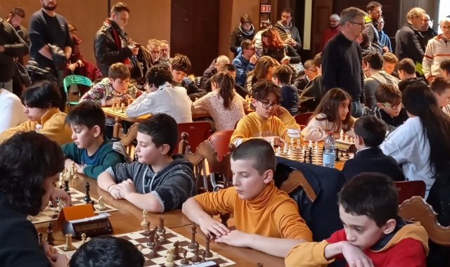 Azzate invasa dai giovani scacchisti