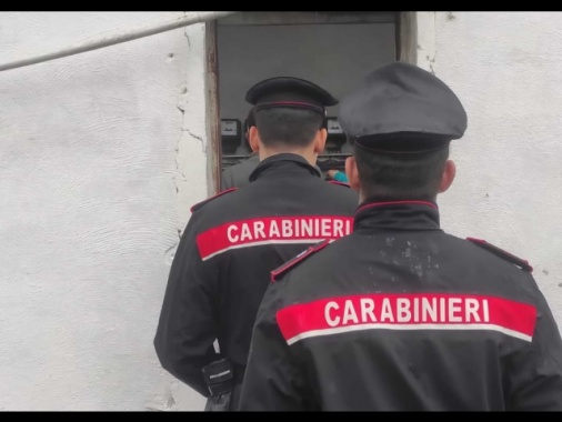 Informazioni prelevate da banche dati strategiche, 6 arresti