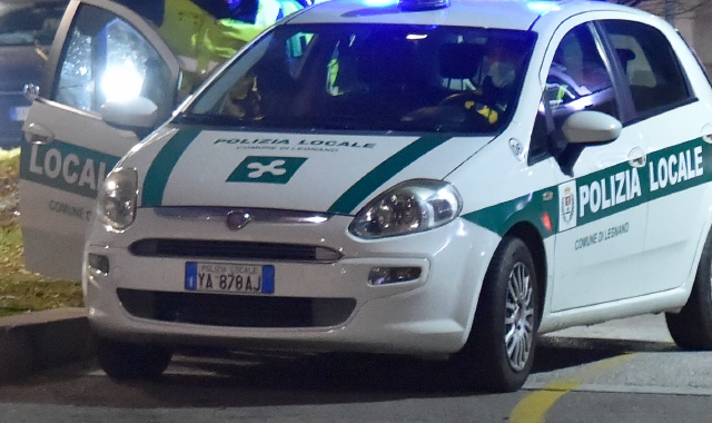 La polizia locale è risalita ai responsabili (foto Archivio)