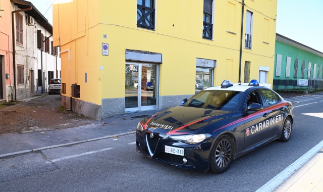I carabinieri nella zona del delitto (foto Blitz)