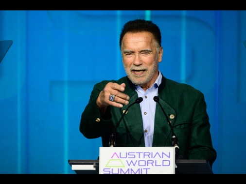 Schwarzenegger dà il suo sostegno a ad Harris