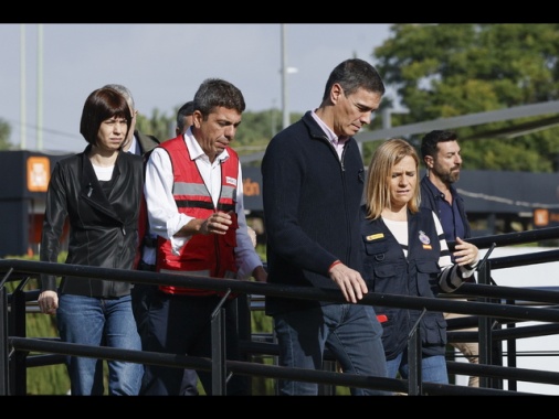 Sanchez a Valencia, la Dana continua, stare attenti