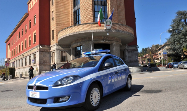 La donna è stata portata in Questura
