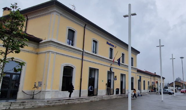 Varese, due controllori aggrediti alla stazione