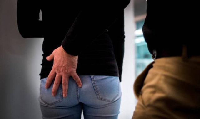 Molestie e avance in fabbrica: condannato a due anni