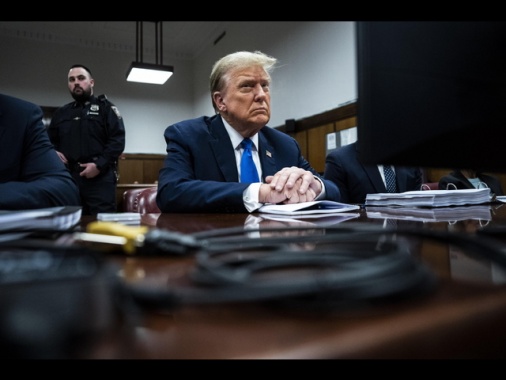 Caso Stormy Daniels, giudice rinvia la sentenza per Trump