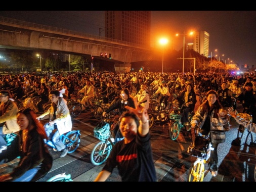 Cina, pedalata notturna degli studenti stroncata dalle autorità